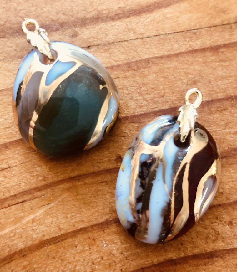 Earthy pendant