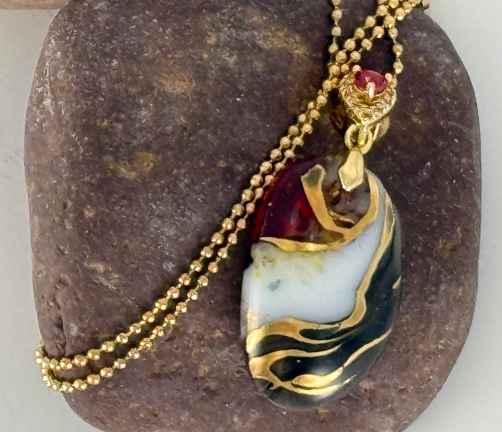 Earthy pendant